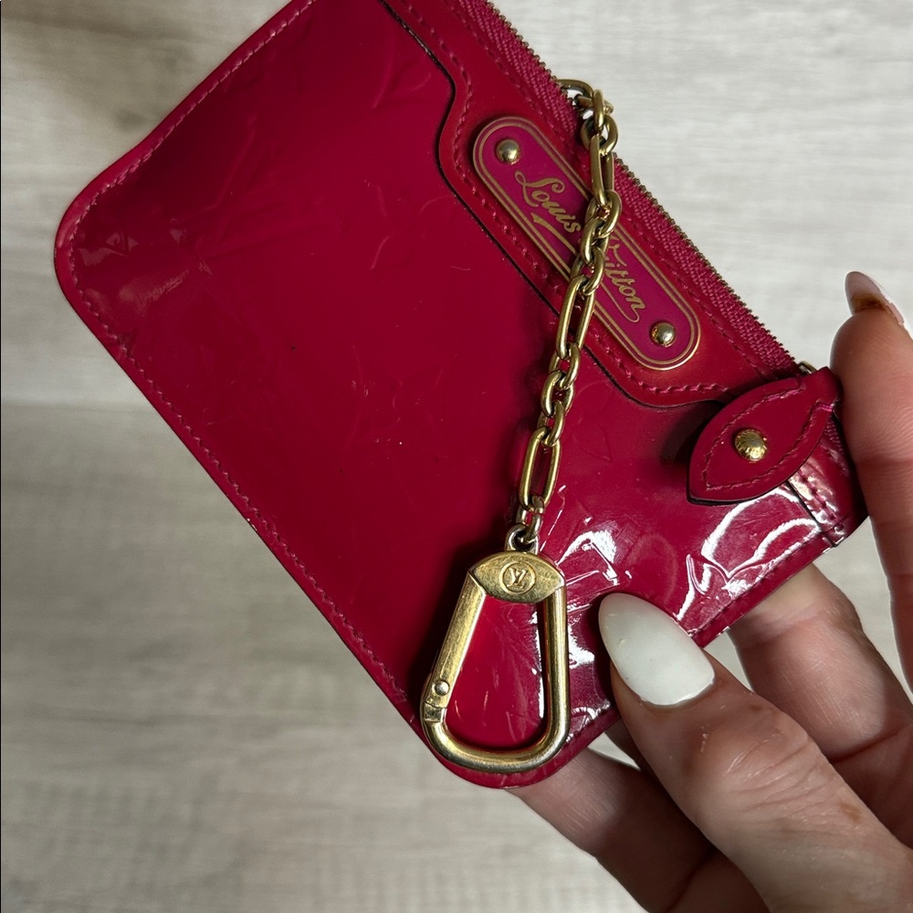 {SOLD}Louis Vuitton Pochette Clés Key in Red Monogram Vernis Patent Leather - Picture 13 of 15